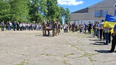 На Кіровоградщині попрощалися з захисниками Віктором Ковальським і На Кіровоградщині попрощалися з захисниками Віктором Ковальським і