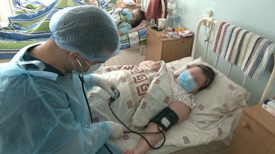 "Робота зараз напружена". Як працюють франківські інтерни у відділеннях з хворими на COVID-19 "Робота зараз напружена". Як працюють франківські інтерни у відділеннях з хворими на COVID-19