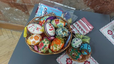 У Хмельницькому провели майстер-клас з писанкарства: яким технікам навчали