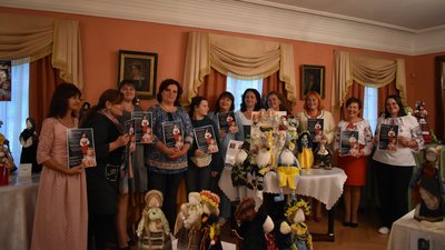 На Тернопільщині відкрили всеукраїнську виставку авторської ляльки
