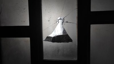 "Ми дивом врятувалися": у Марганці долають наслідки обстрілу 15 березня 2023 року. "Ми дивом врятувалися": у Марганці долають наслідки обстрілу 15 березня 2023 року.