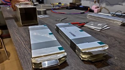 Лучанин робить павербанки для військовослужбовців Лучанин робить павербанки для військовослужбовців