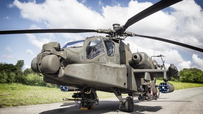 Гелікоптер AH-64 Apache