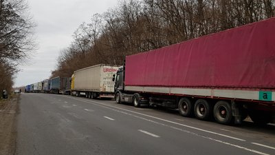 Електронну чергу перетину кордону планують запровадити на двох КПП на Закарпатті Електронну чергу перетину кордону планують запровадити на двох КПП на Закарпатті