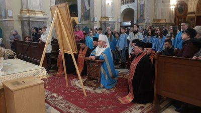 Люди моляться за мир і перемогу України в Архикатедральному Соборі Непорочного Зачаття Пресвятої Богородиці Люди моляться за мир і перемогу України в Архикатедральному Соборі Непорочного Зачаття Пресвятої Богородиці