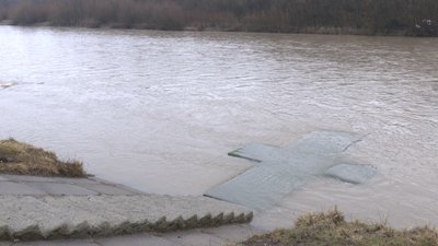 Як на Бистриці Надвірнянській в Івано-Франківську освячували воду Як на Бистриці Надвірнянській в Івано-Франківську освячували воду