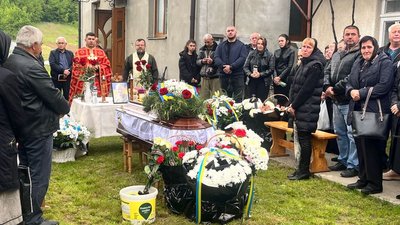 На Закарпатті попрощалися із захисником Андрієм Алексиком На Закарпатті попрощалися із захисником Андрієм Алексиком