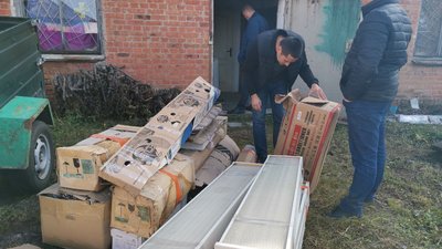 Батарейки, термометри та лампи: на Полтавщині у 10 громадах збирали небезпечні відходи Батарейки, термометри та лампи: на Полтавщині у 10 громадах збирали небезпечні відходи