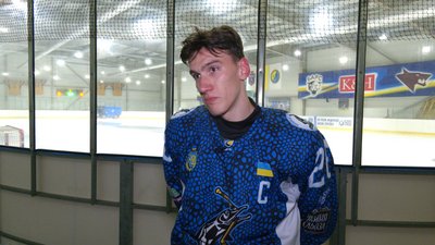 Виїхали з-під окупації. Як у Калуші тренується і готується до нового сезону хокейний клуб "Дніпро" з Херсона Виїхали з-під окупації. Як у Калуші тренується і готується до нового сезону хокейний клуб "Дніпро" з Херсона