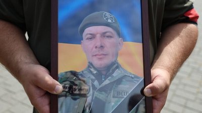 У Луцьку встановлять меморіальні дошки трьом загиблим військовим У Луцьку встановлять меморіальні дошки трьом загиблим військовим