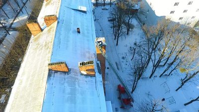 У Рівному розбирали димар п'ятиповерхівки, щоб не впав на голову