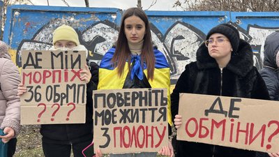 "Чекаємо на повернення наших захисників": у Миколаєві вчергове відбулася акція "Не мовчи!Полон вбиває!" "Чекаємо на повернення наших захисників": у Миколаєві вчергове відбулася акція "Не мовчи!Полон вбиває!"