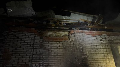 Будинок, який зазнав пошкоджень внаслідок удару російського безпілотника у Богодухові