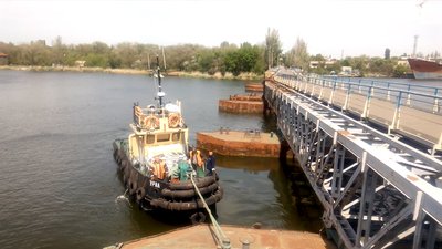 У Миколаєві понтонний міст через річку Інгул зафіксували якорями У Миколаєві понтонний міст через річку Інгул зафіксували якорями