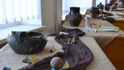 Археологи Хмельниччини показали артефакти, які знайшли під час розкопок: яку цінність мають знахідки Археологи Хмельниччини показали артефакти, які знайшли під час розкопок: яку цінність мають знахідки