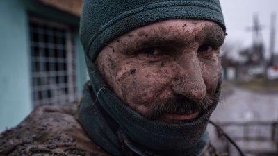 Військовослужбовець 93-ї бригади "Холодний Яр" після виходу з бойової позиції