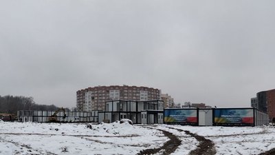 "Можна жити взимку". У Львові монтують модульне містечко для переселенців