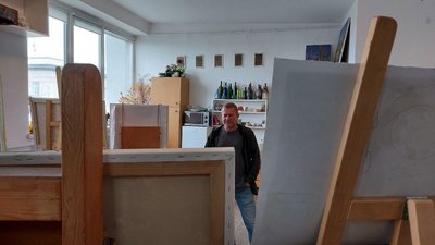 НеділяЧеркаський художник створює малюнки із псом Патроном НеділяЧеркаський художник створює малюнки із псом Патроном