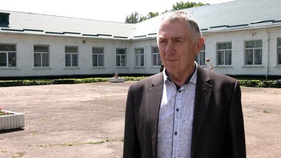 Директор Комарівської гімназії Віктор Стриженко Директор Комарівської гімназії Віктор Стриженко
