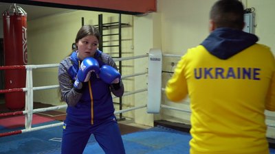 Студентка коледжу з Бахмута Єлизавета Безверхня у Полтаві готується до чемпіонату Європи з боксу Студентка коледжу з Бахмута Єлизавета Безверхня у Полтаві готується до чемпіонату Європи з боксу