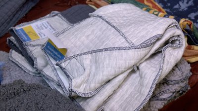 На Вінниччині майстрині безкоштовно шиють одяг для поранених військових На Вінниччині майстрині безкоштовно шиють одяг для поранених військових
