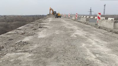 На Закарпатті відремонтували найбільший в області шляхопровід На Закарпатті відремонтували найбільший в області шляхопровід