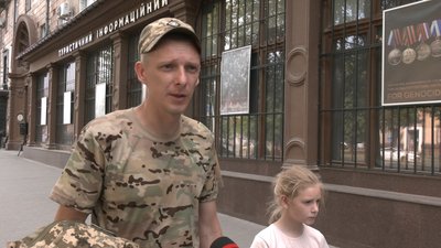 У Запоріжжі відкрили виставку антивоєнних плакатів просто неба У Запоріжжі відкрили виставку антивоєнних плакатів просто неба
