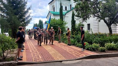 У Сумах провели в останню путь молодшого сержанта Нікіту Ярмака У Сумах провели в останню путь молодшого сержанта Нікіту Ярмака