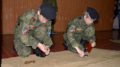 Окупанти готують дітей до участі у військових діях Окупанти готують дітей до участі у військових діях