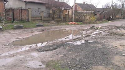 "Водії лишали машини і йшли пішки": коли завершать ремонт дороги на вулиці Сірої Дивізії у Луцьку "Водії лишали машини і йшли пішки": коли завершать ремонт дороги на вулиці Сірої Дивізії у Луцьку