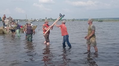 Волонтери "Operation Aid" доставили гуманітарну допомогу жителям підтопленого села Афанасіївка Волонтери "Operation Aid" доставили гуманітарну допомогу жителям підтопленого села Афанасіївка