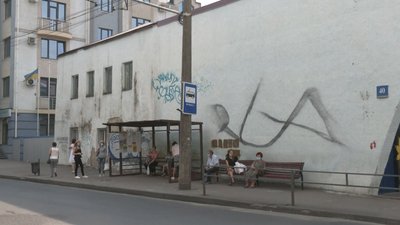 На муралах у Луцьку – символи, зашифровані вуличними художниками