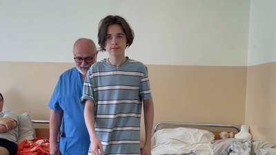 Італійський хірург прооперував пораненого підлітка Італійський хірург прооперував пораненого підлітка