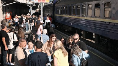 На Буковину повернулися ще шестеро студентів коледжу, які потрапили в ДТП у Франції На Буковину повернулися ще шестеро студентів коледжу, які потрапили в ДТП у Франції