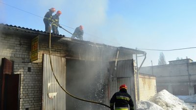 У Чернігові стався вибух у гаражі: двоє людей травмовані У Чернігові стався вибух у гаражі: двоє людей травмовані