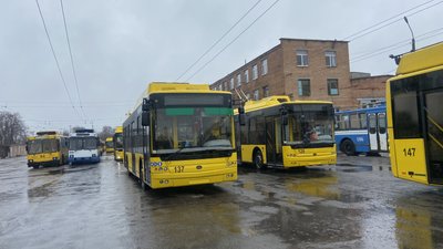 Як за час повномасштабної війни змінювався графік роботи тролейбусів у Полтаві Як за час повномасштабної війни змінювався графік роботи тролейбусів у Полтаві