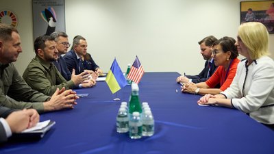 Зеленський та спеціальна представникиня США з відновлення України провели зустріч у Нью-Йорку Зеленський та спеціальна представникиня США з відновлення України провели зустріч у Нью-Йорку