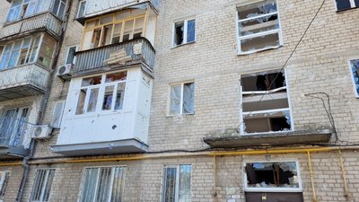 Житлові будинки у Миколаєві зазнали пошкоджень від обстріли з боку російських військових Житлові будинки у Миколаєві зазнали пошкоджень від обстріли з боку російських військових