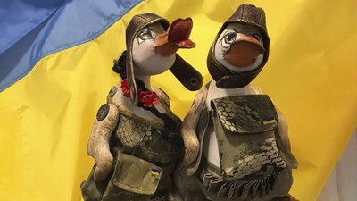 "Ідея сподобалася людям": лялькарка з Вінниці запатентувала "бойових гусаків" та "Бориса Джонсона" "Ідея сподобалася людям": лялькарка з Вінниці запатентувала "бойових гусаків" та "Бориса Джонсона"