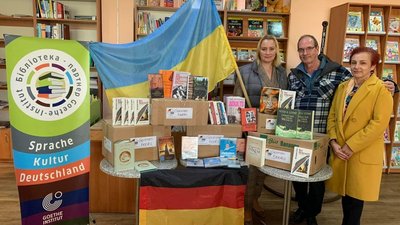Благодійник з Німеччини передав вінницькій бібліотеці 300 книг англійською та німецькою