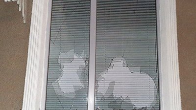 На виклик потерпілої оперативно прибули пожежники та поліцейські. Фото: ГУ НП у Хмельницькій області На виклик потерпілої оперативно прибули пожежники та поліцейські. Фото: ГУ НП у Хмельницькій області