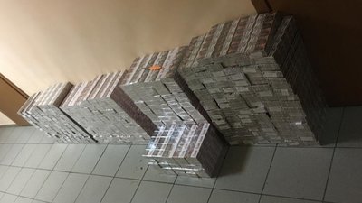На Волині контрабандисти, тікаючи від прикордонників, лишили 10 ящиків цигарок