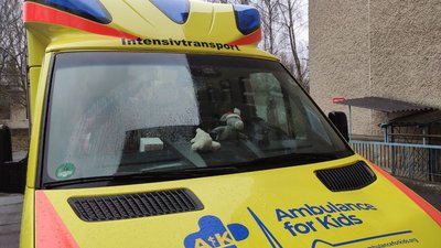 Парамедик з Німеччини возить на лікування за кордон дітей з Тернополя Парамедик з Німеччини возить на лікування за кордон дітей з Тернополя