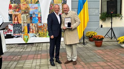 У Чернівцях нагородили почесних громадян міста і лауреатів премії Кохановського: що про них відомо У Чернівцях нагородили почесних громадян міста і лауреатів премії Кохановського: що про них відомо