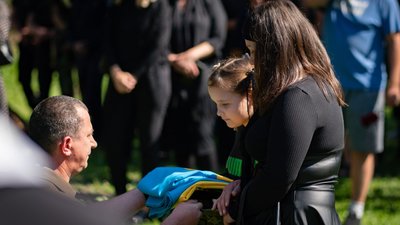 В Ужгороді попрощалися із полеглим на війні Миколою Сасином В Ужгороді попрощалися із полеглим на війні Миколою Сасином