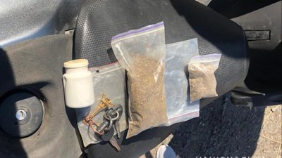 На Мукачівщині у водія мопеду виявили марихуану. Чоловік перебував у стані наркотичного сп'яніння