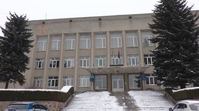 Майже 500 посад скоротять в райдержадміністраціях Прикарпаття