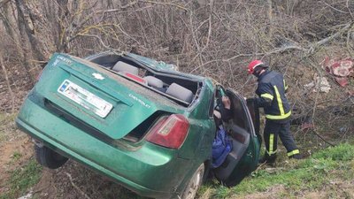 Автівка з'їхала у кювет: на Вінниччині в аварії загинув 30-річний чоловік Автівка з'їхала у кювет: на Вінниччині в аварії загинув 30-річний чоловік