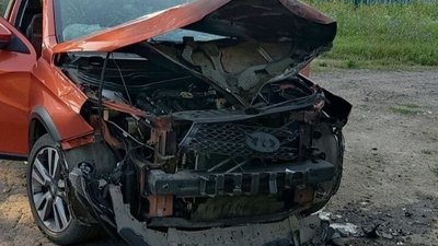Зруйноване авто у Лещенках