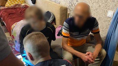 "Організували нарколабораторію з щомісячним обігом 1 млн грн". У Сумах судитимуть трьох осіб "Організували нарколабораторію з щомісячним обігом 1 млн грн". У Сумах судитимуть трьох осіб